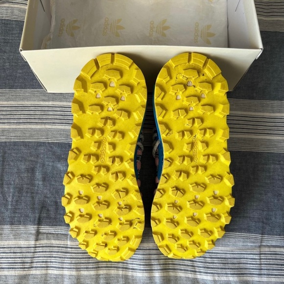 2018 Pharell x NMD Human Race ‘solar pack mother’ with original box and laces - Picture 3 of 4